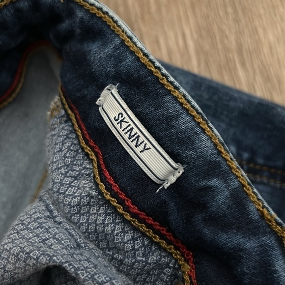 ALCOTT Distress Skinny Jeans - Picture 4 of 9